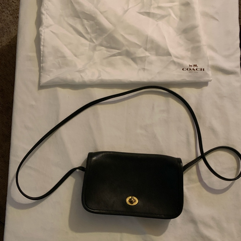 Coach Black Leather vintage  Crossbody Bag 9755 beautiful condition w coach dust